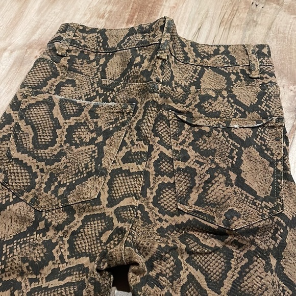 Zara Mob Wife High Rise Snakeskin Printed Jeans 4 - Picture 8 of 8